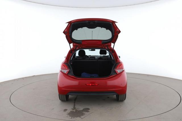 Peugeot 208 image 8