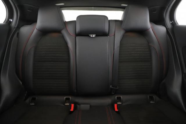 Mercedes Benz Gla image 2