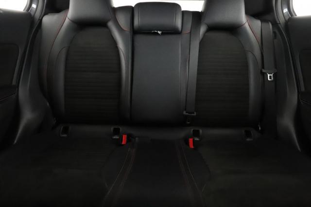 Mercedes Benz Gla image 4