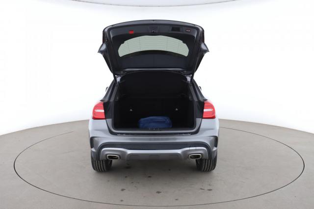 Mercedes Benz Gla image 1