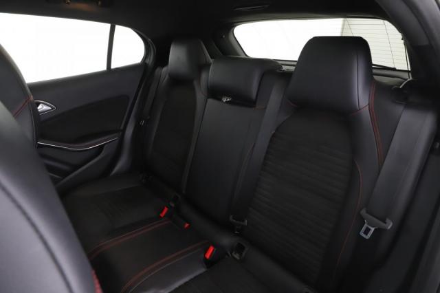 Mercedes Benz Gla image 6