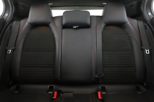 Mercedes Benz Gla image 4