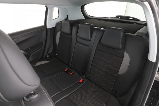 Peugeot 2008 image 1