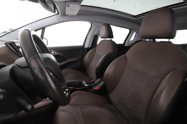 Peugeot 2008 image 1