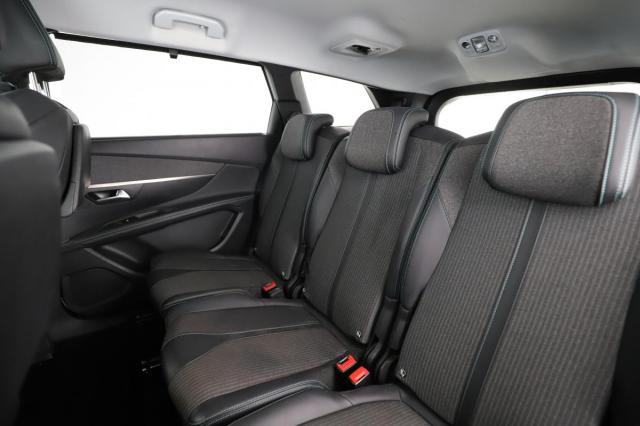 Peugeot 5008 image 2