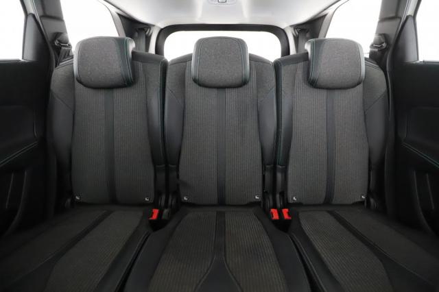Peugeot 5008 image 1
