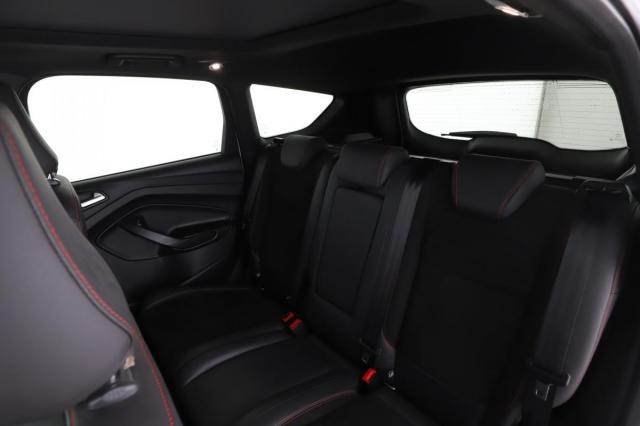 Ford Kuga image 2