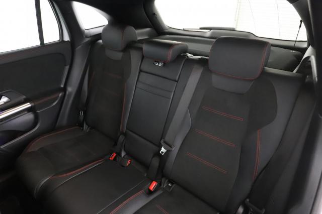 Mercedes Benz Gla image 5