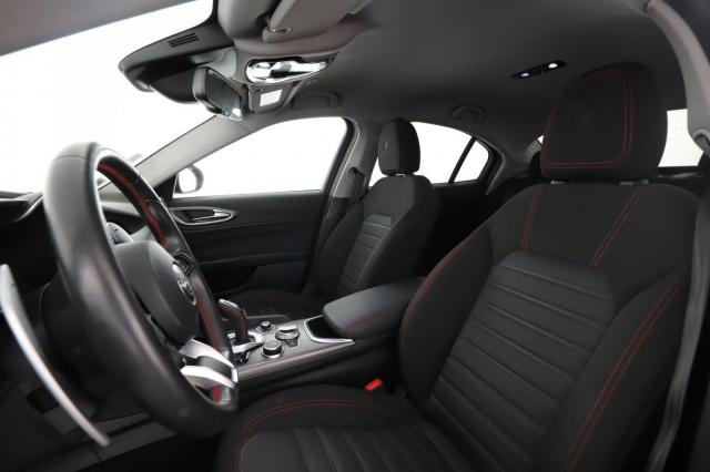 Alfa Romeo Giulia image 7