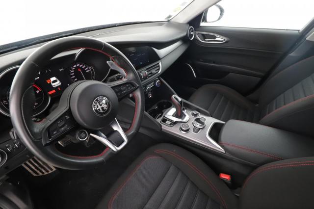 Alfa Romeo Giulia image 3