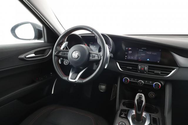 Alfa Romeo Giulia image 6