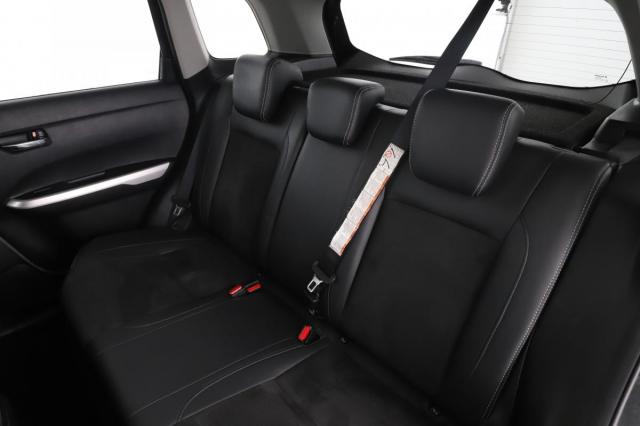 Suzuki Vitara image 3
