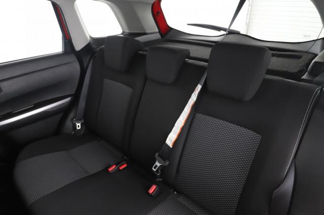 Suzuki Vitara image 9