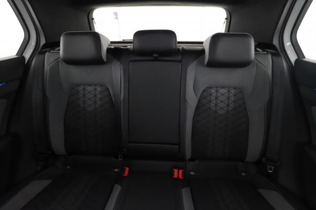 Volkswagen Golf image 9