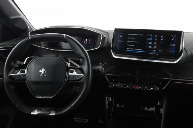 Peugeot 208 image 7