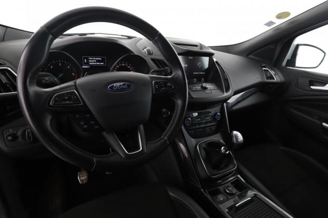 Ford Kuga image 6