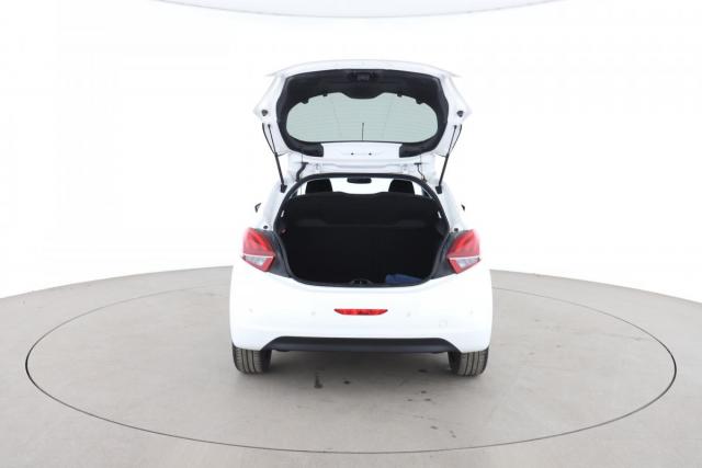 Peugeot 208 image 8