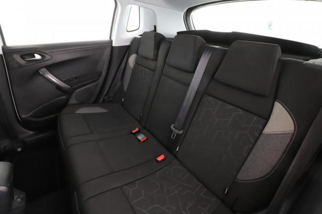 Peugeot 2008 image 8