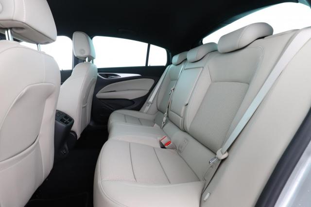 Opel Insignia image 2