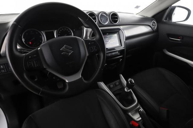 Suzuki Vitara image 6