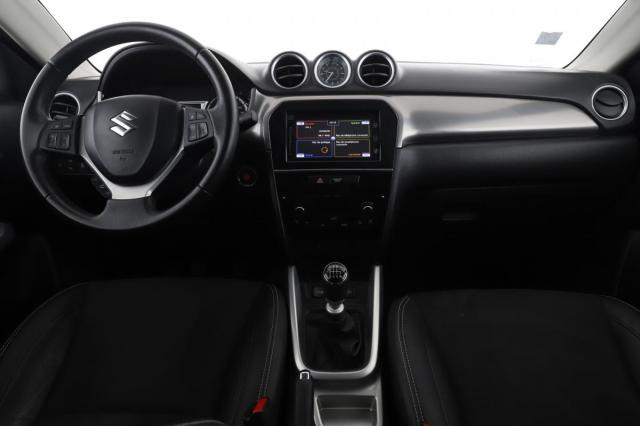 Suzuki Vitara image 9