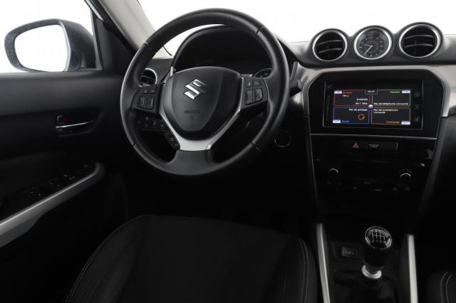 Suzuki Vitara image 8
