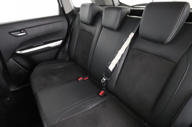 Suzuki Vitara image 1