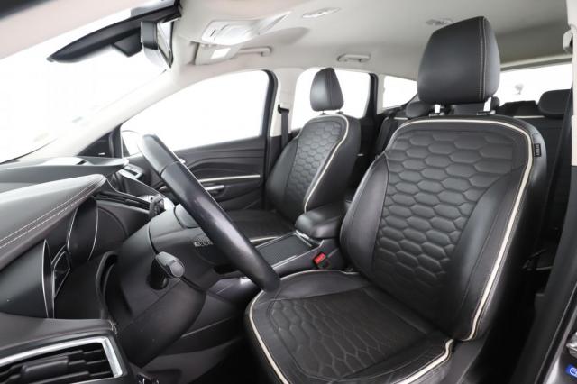 Ford Kuga image 3