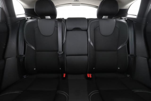 Volvo V40 image 2