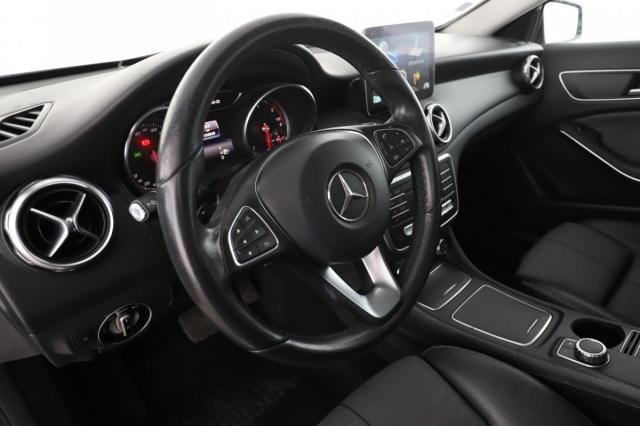 Mercedes Benz Gla image 8