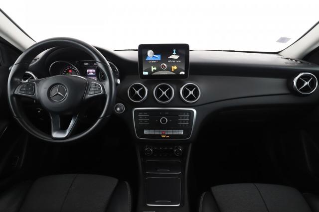 Mercedes Benz Gla image 1