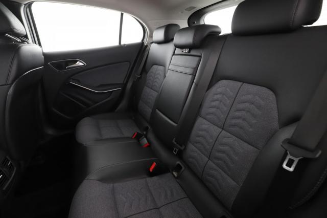 Mercedes Benz Gla image 7