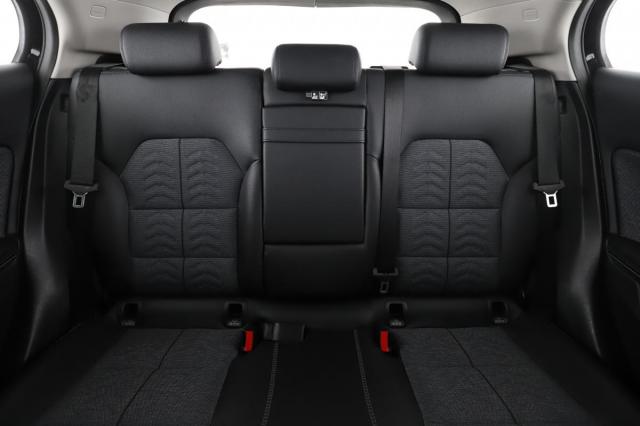 Mercedes Benz Gla image 2