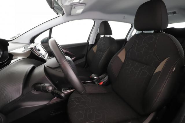 Peugeot 2008 image 6