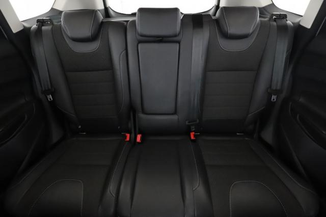 Ford Kuga image 9