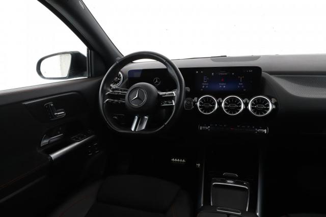 Mercedes Benz Gla image 8