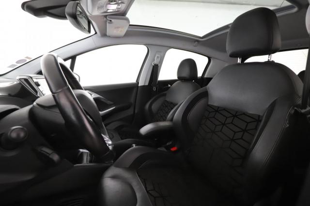 Peugeot 208 image 3