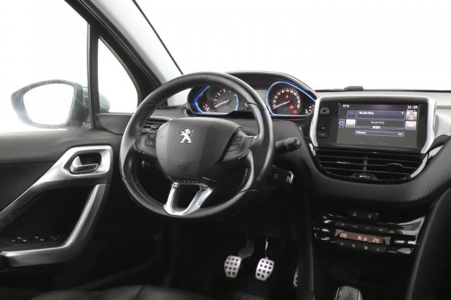 Peugeot 208 image 8