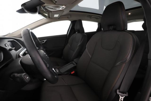 Volvo V40 Cross Country image 8