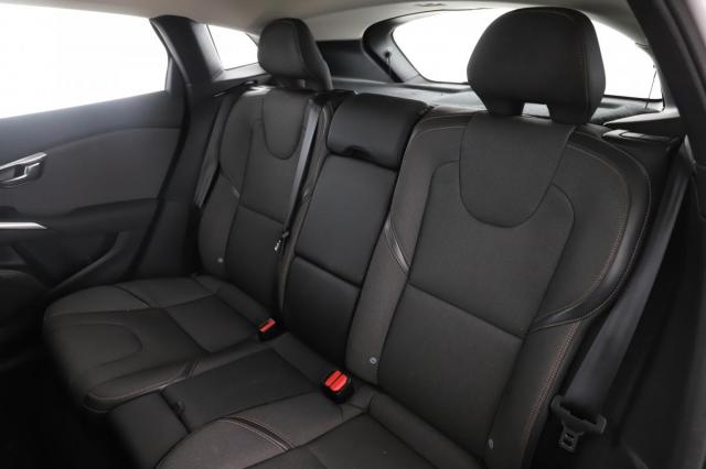 Volvo V40 Cross Country image 2