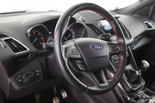 Ford Kuga image 1