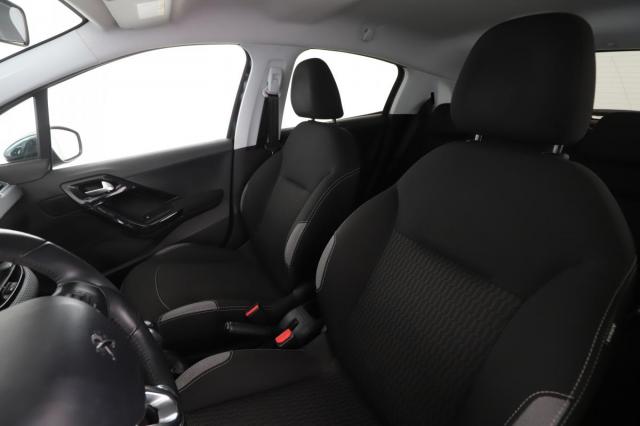 Peugeot 208 image 6