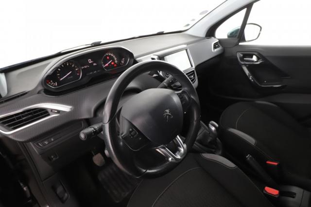 Peugeot 208 image 2