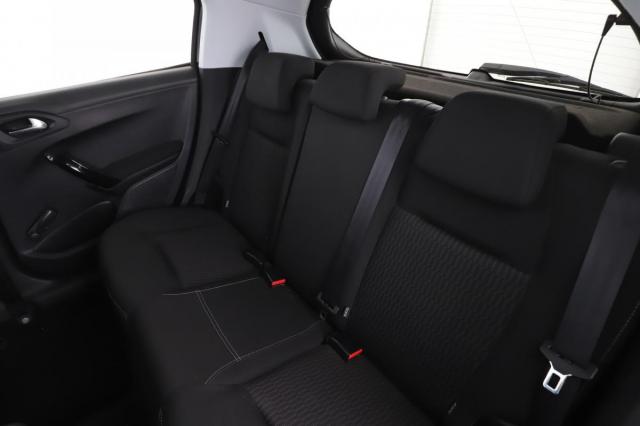Peugeot 208 image 8