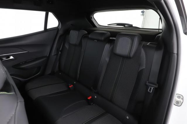 Peugeot 2008 image 2