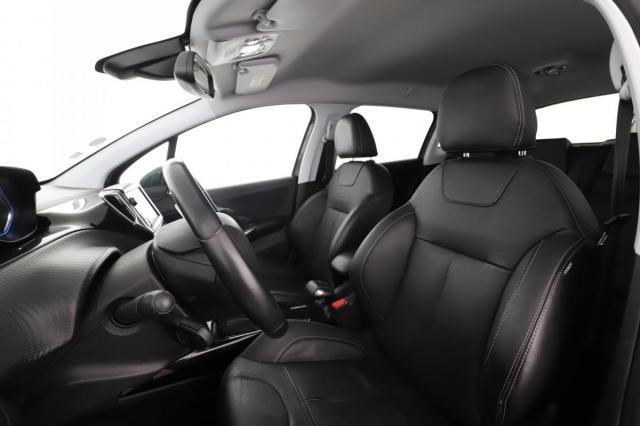 Peugeot 2008 image 8