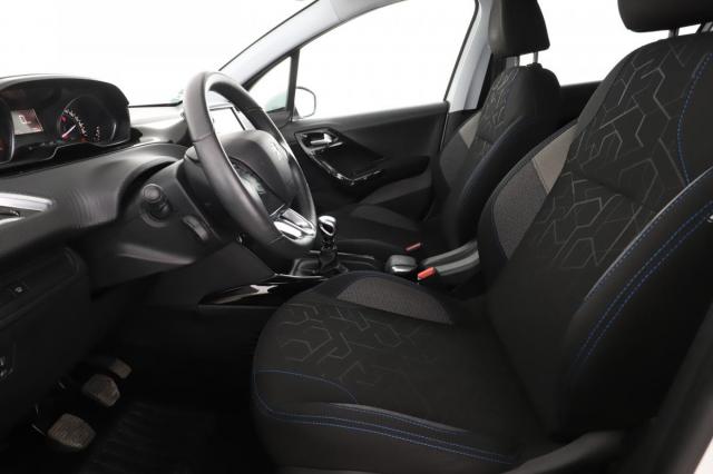 Peugeot 2008 image 8