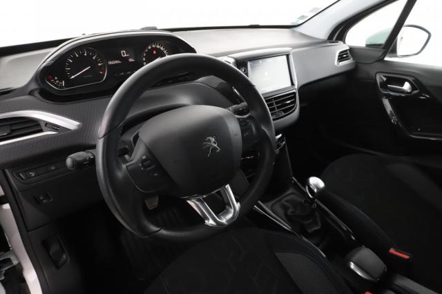 Peugeot 2008 image 7