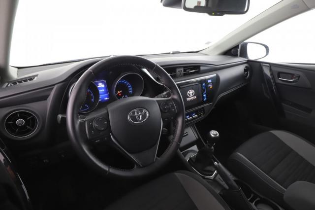 Toyota Auris image 6