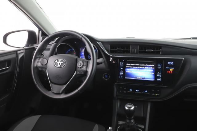 Toyota Auris image 9
